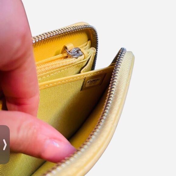 Chanel yellow quilted large wallet - Picture 4 of 15